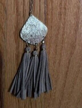 🔥BOGO Free🔥 NWT Claire's long boho necklace with tassels
